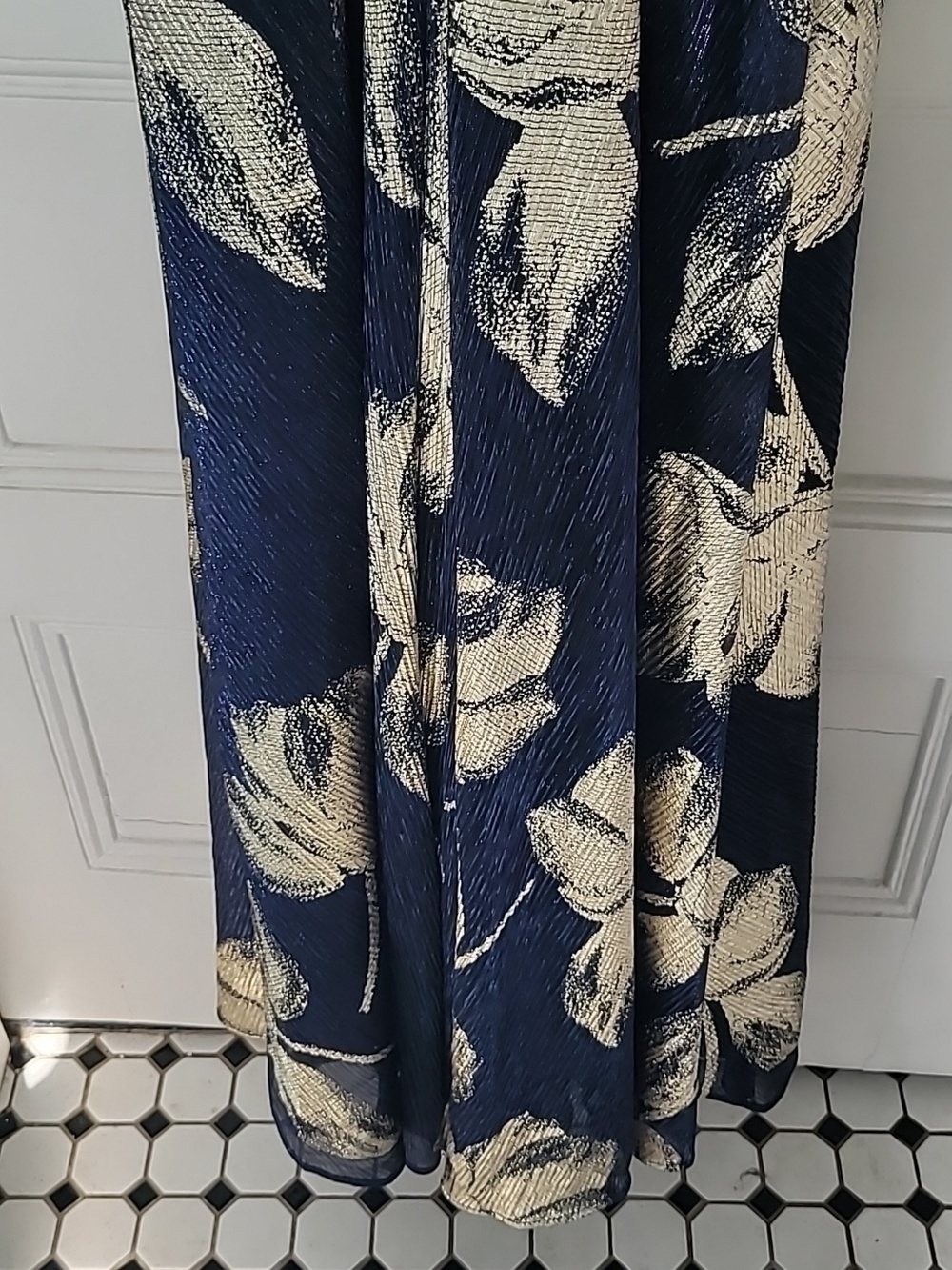 Bloomingdale's Womens Aqua Floral Print Foil Halter Gown Size 10 Navy, Gold NWT - Picture 7 of 10